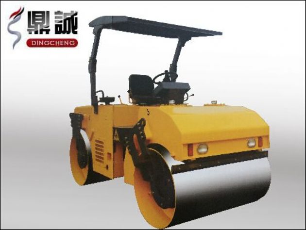 點擊查看詳細(xì)信息<br>標(biāo)題：6噸雙鋼輪振動壓路機 閱讀次數(shù)：12501